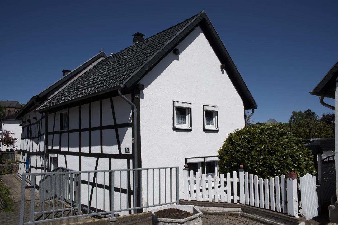Rosige Zeiten, Ferien Im Fachwerkhaus Mechernich Bagian luar foto